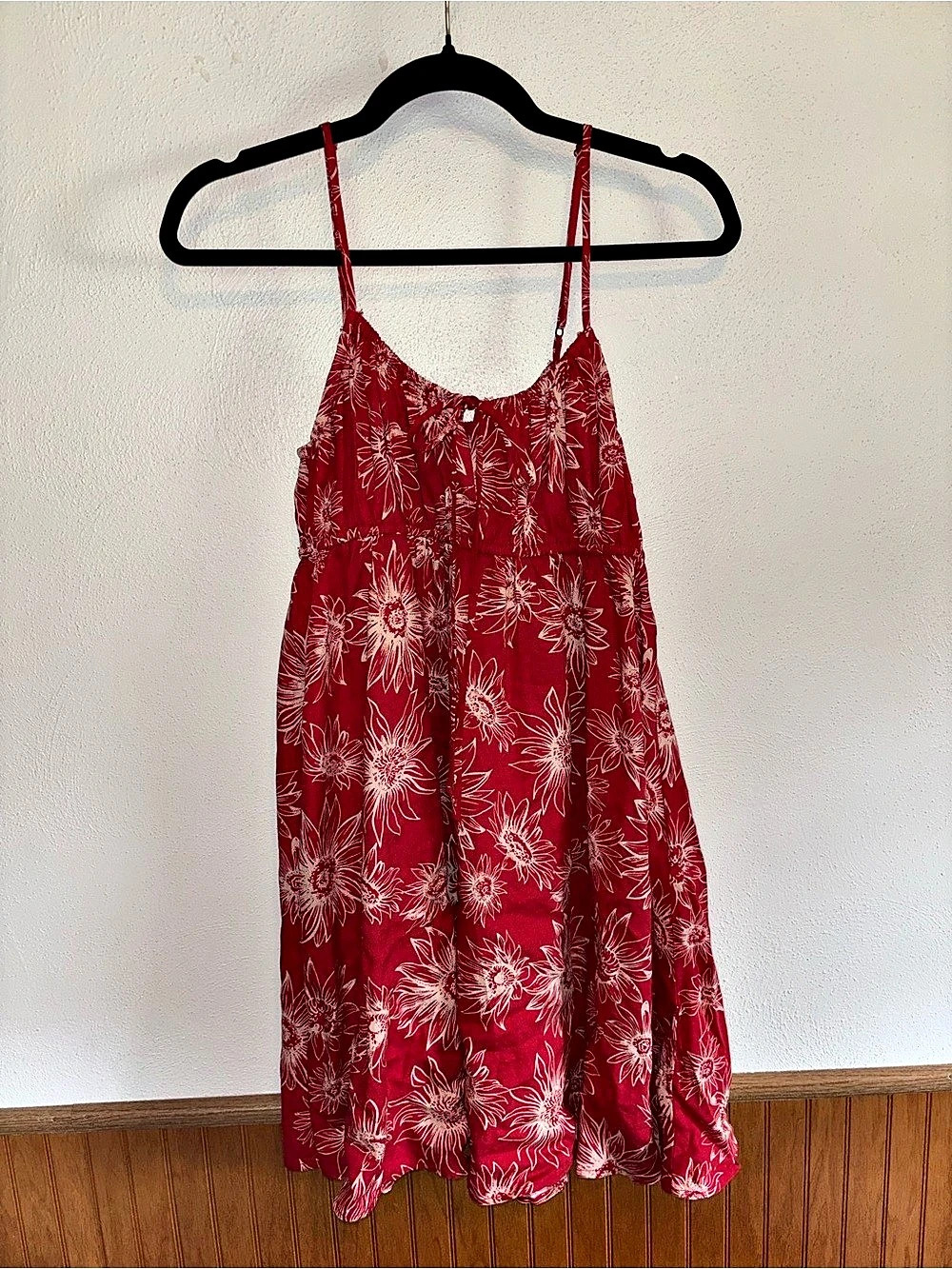 Rewind Floral Mini Dress in Red & White Size Medium Like New